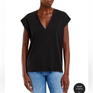 Frame Le Mid Rise Black V-Neck Tee